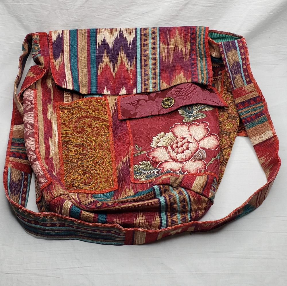 Medium Floral Quilted Floral Patterned Crossbody Bucket Bag in Red and Gold